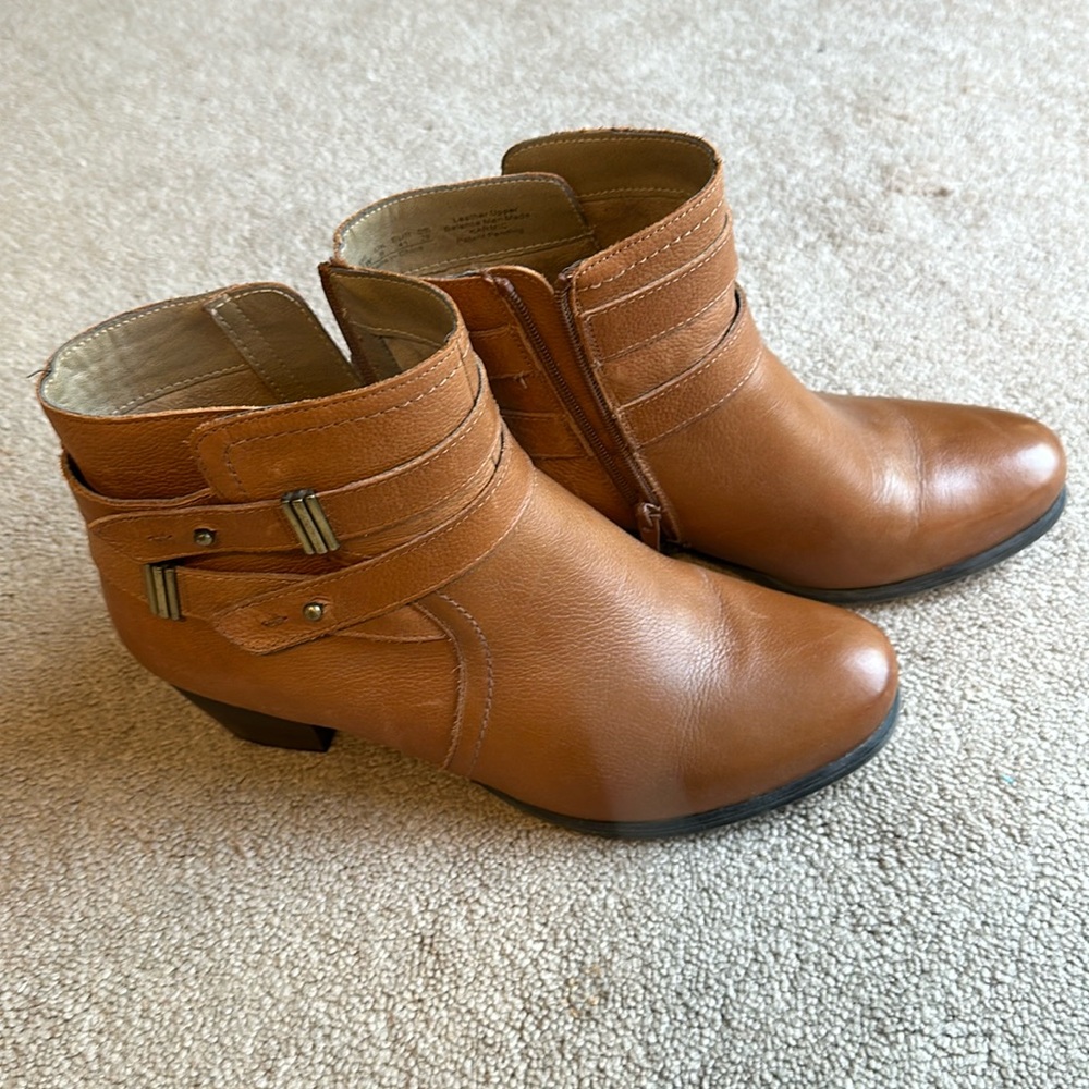 Naturalizer boots size 11